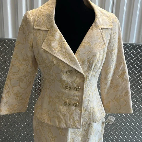 Kay Unger Two PCS Elegant Suite. NWT - Picture 2 of 16